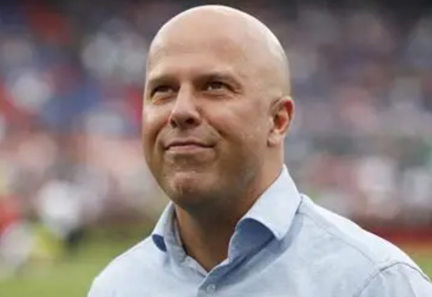 曼联客胜利物浦后：阿莫林回应斯洛特“大巴”质疑