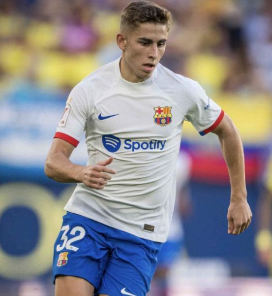 西甲第10轮焦点战：巴萨客场惜败皇马，费尔明致谢球迷展望未来