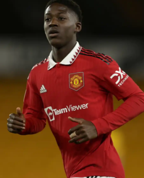 曼联冬窗转会风云：梅努与齐尔克泽未来动向探析