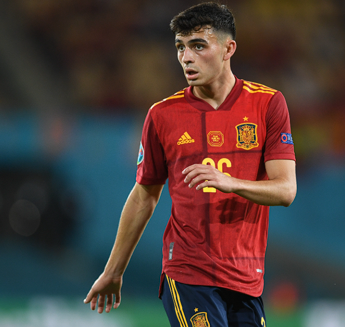 佩德里伤缺致巴萨中场受损，球队积极调整应对多线挑战