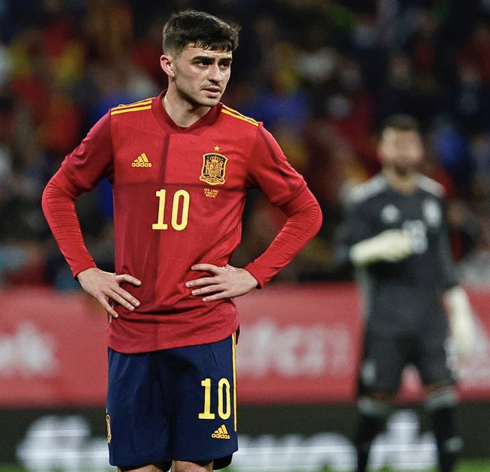 佩德里伤停影响深远,巴萨多线作战面临挑战