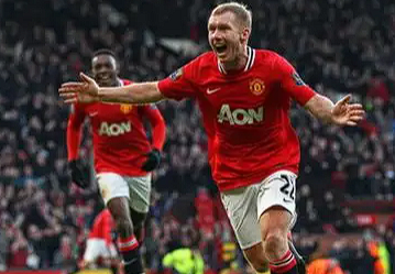 斯科尔斯的加薪风波：荣耀、抉择与内心之愧