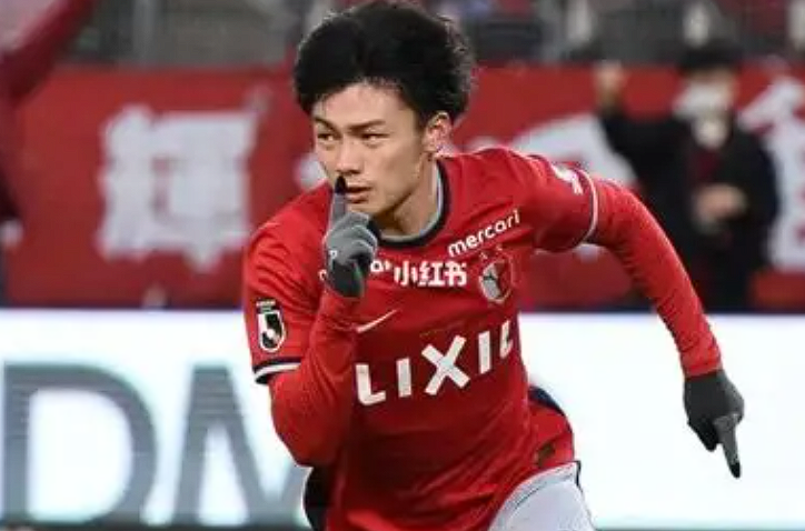 费耶诺德荷甲强势领跑：上田绮世闪耀与范佩西执教成效分析