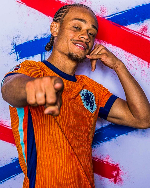 英超与<a href='https://www.www.o69iay0p.laijianshen.com/news/tag/260.html' style='color: blue;'>欧冠</a>赛场：热刺主帅弗兰克谈哈维 - 西蒙斯表现与换人决