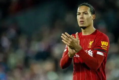 范戴克回应鲁尼质疑：以成熟心态面对批评，团结共克时艰