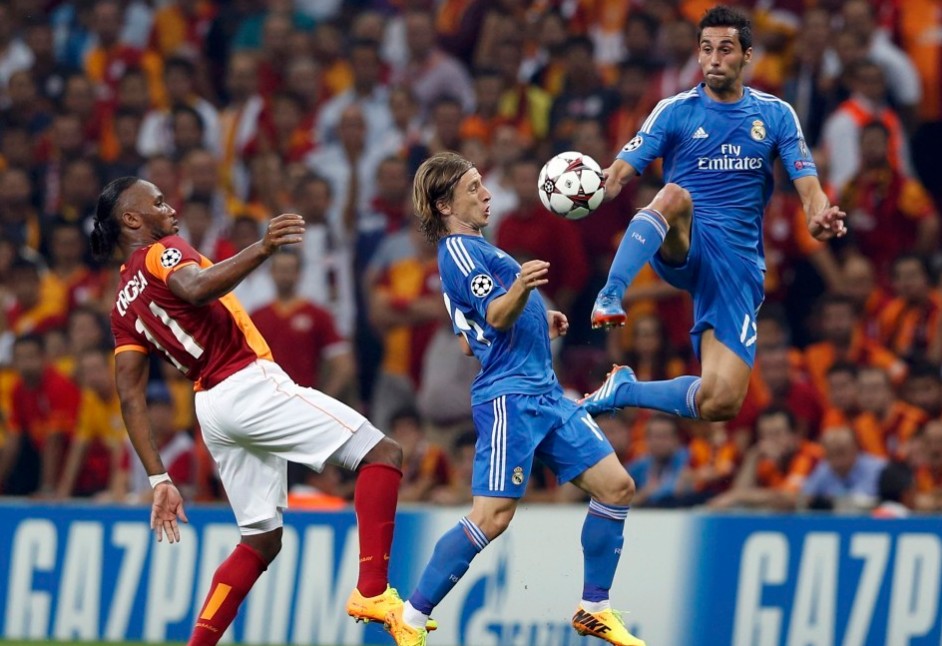 阿贾克斯激战加拉塔萨雷：欧冠攻防博弈