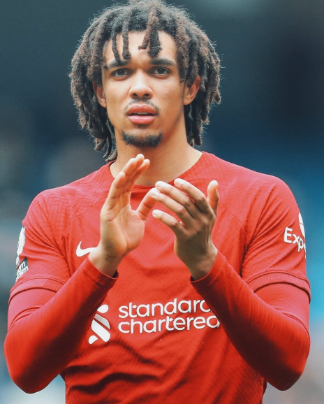 阿诺德重返安菲尔德:嘘声风暴下的复杂情感