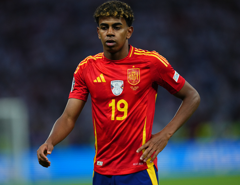 西甲种族歧视现象严峻：亚马尔首当其冲，皇马<a href='https://www.www.o69iay0p.laijianshen.com,www.www.o69iay0p.laijianshen.com/news/tag/258.html' style='color: blue;'>巴萨</a>成重灾区