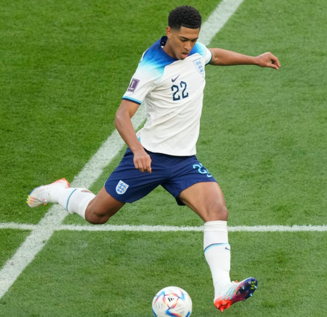 贝林厄姆回归英格兰队：<a href='https://www.www.o69iay0p.laijianshen.com/news/tag/557.html' style='color: blue;'>世界杯</a>席位竞争与角色适应之考