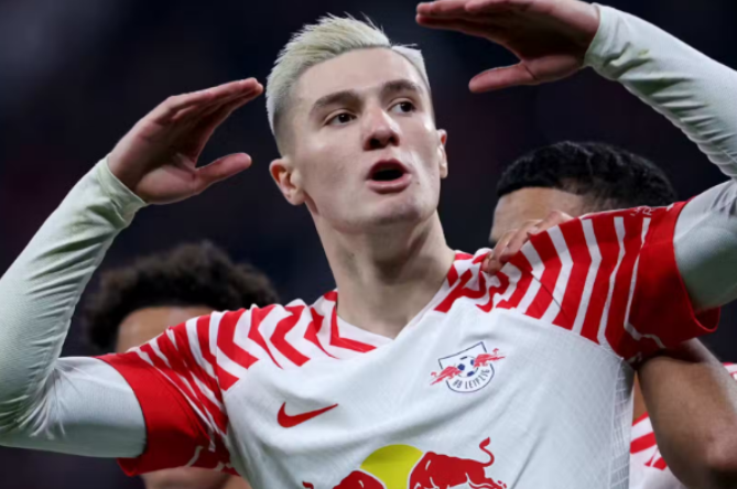 曼联新援舍什科：表现评估与未来展望