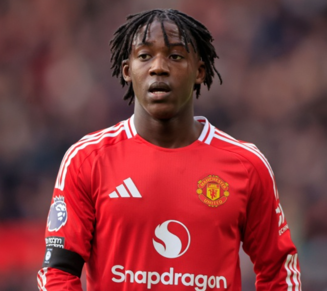 曼联小将梅努：困境中的挣扎与转机之望