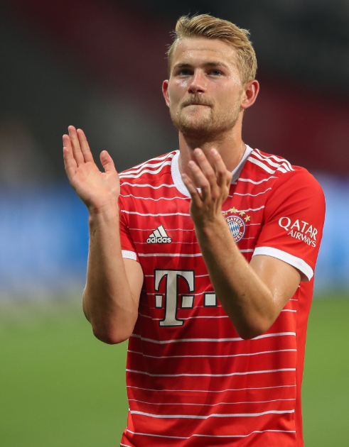 德里赫特：从低谷中崛起，于竞争中奋进