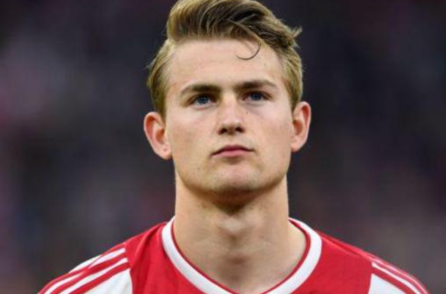 德里赫特：从低谷中崛起，于竞争中奋进