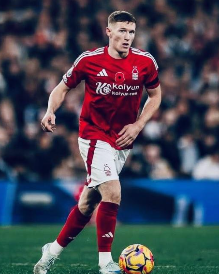 曼联明夏中场引援规划：埃利奥特·安德森成首选，多线出击补强阵